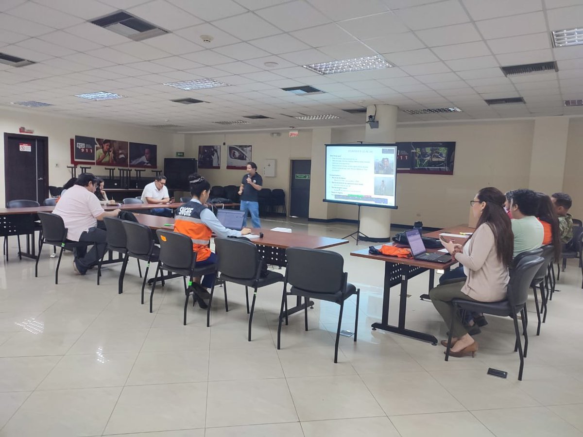 Taller de prevención de riesgos climáticos en el Guayas con programa VOLUNCLIMA
