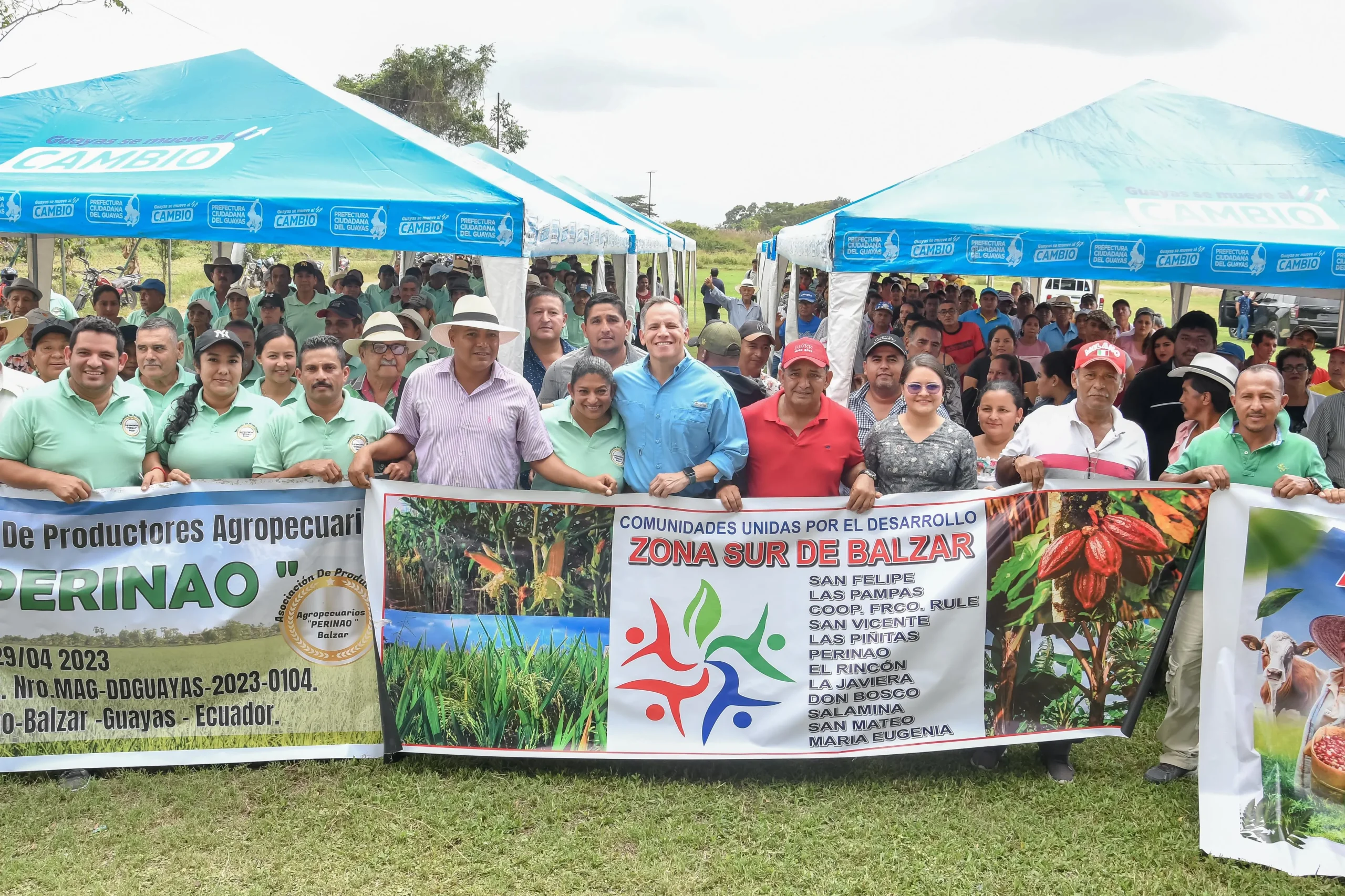 Prefectura del Guayas entrega 299 kits de fertilizante a arroceros de Balzar