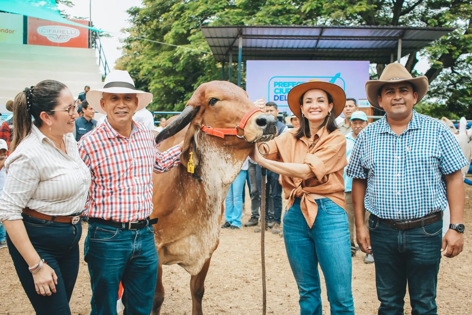 Prefectura del Guayas inicia proyecto genético para ganaderos de Balzar