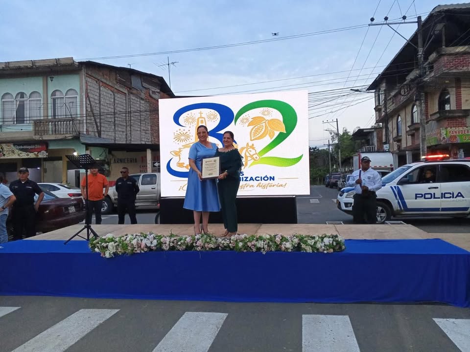 Alcaldesa de Balzar asiste a la Sesión Solemne por el aniversario de Olmedo
