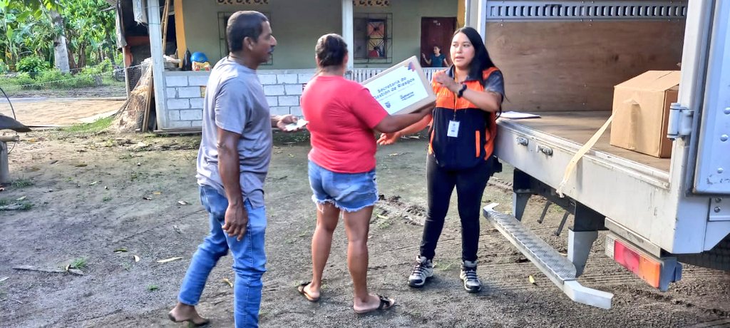 Bomberos y GAD entregaron asistencia a 193 familias en cantón tras inundaciones