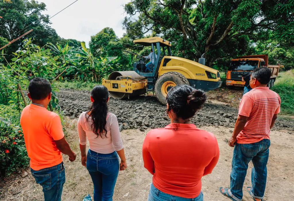 Prefectura del Guayas atiende caminos en Balzar para mejorar transporte agrícola