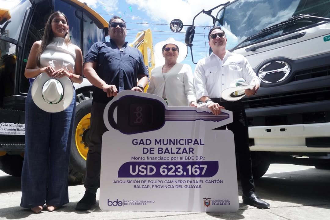 Balzar recibe maquinaria del BDE para obras viales y emergencias invernales