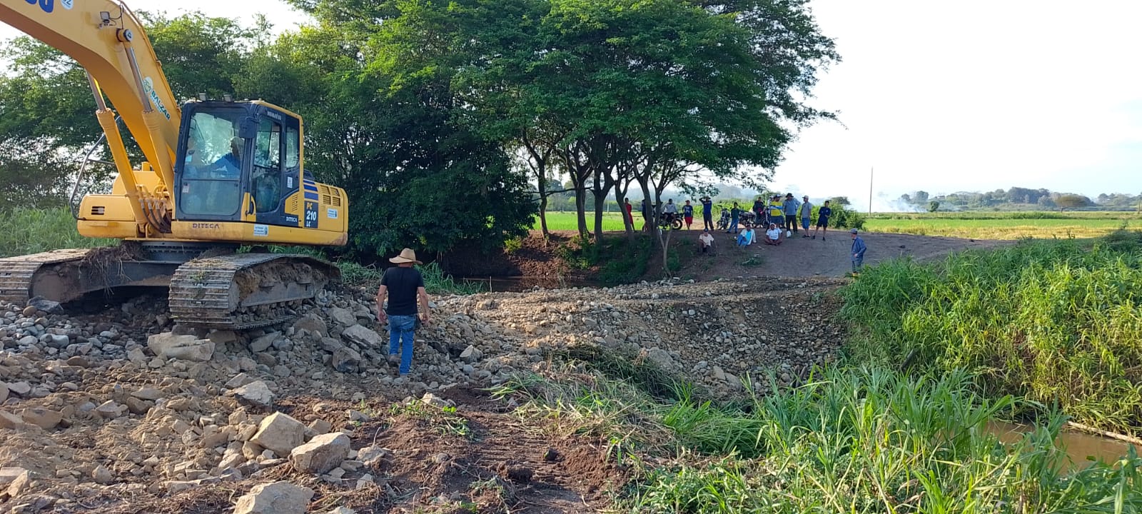 GAD Balzar y Prefectura del Guayas resuelven emergencia en Recinto Perinao