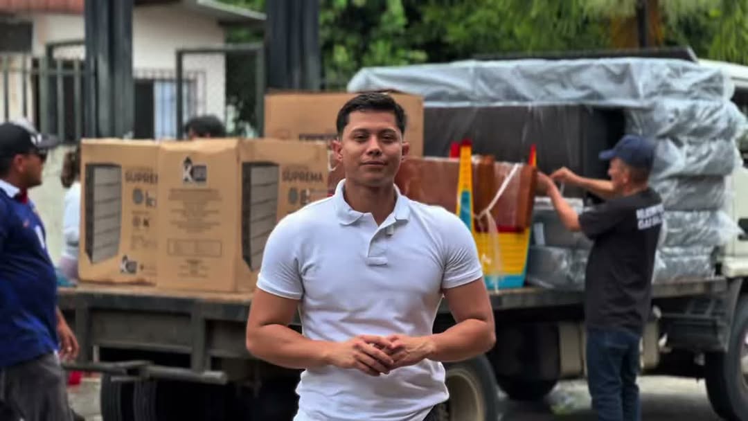 Alcaldía de Balzar entrega mobiliario a los CDI del cantón