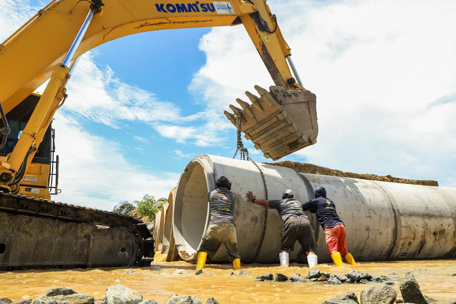 Prefectura del Guayas restablece acceso a Puerto Engabao en 37 horas tras palizada