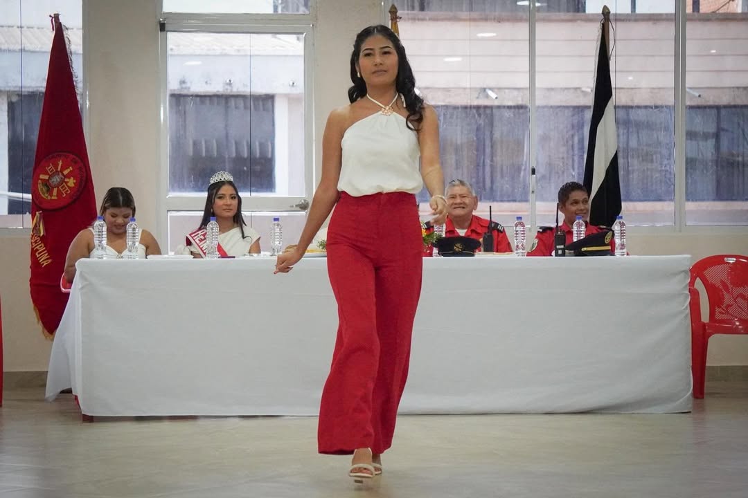 Alcaldesa Dolores Cabrera presenció la coronación de la Reina del Cuerpo de Bomberos de Balzar