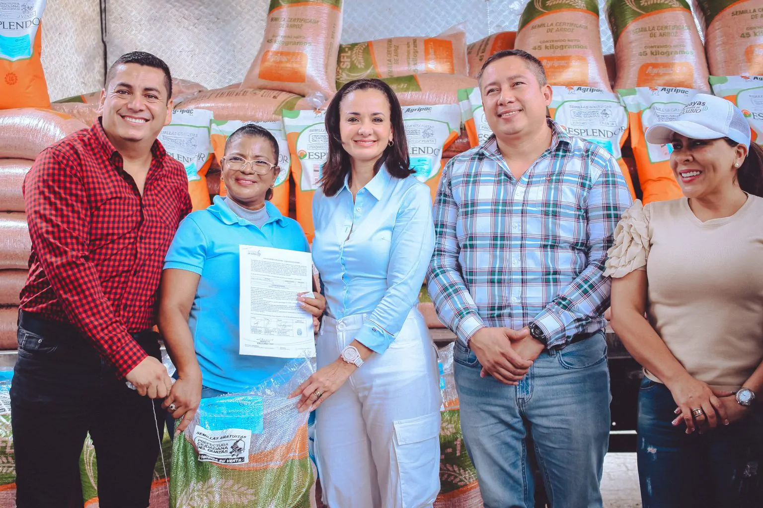 Prefectura del Guayas entrega semillas certificadas a 814 agricultores en Palestina