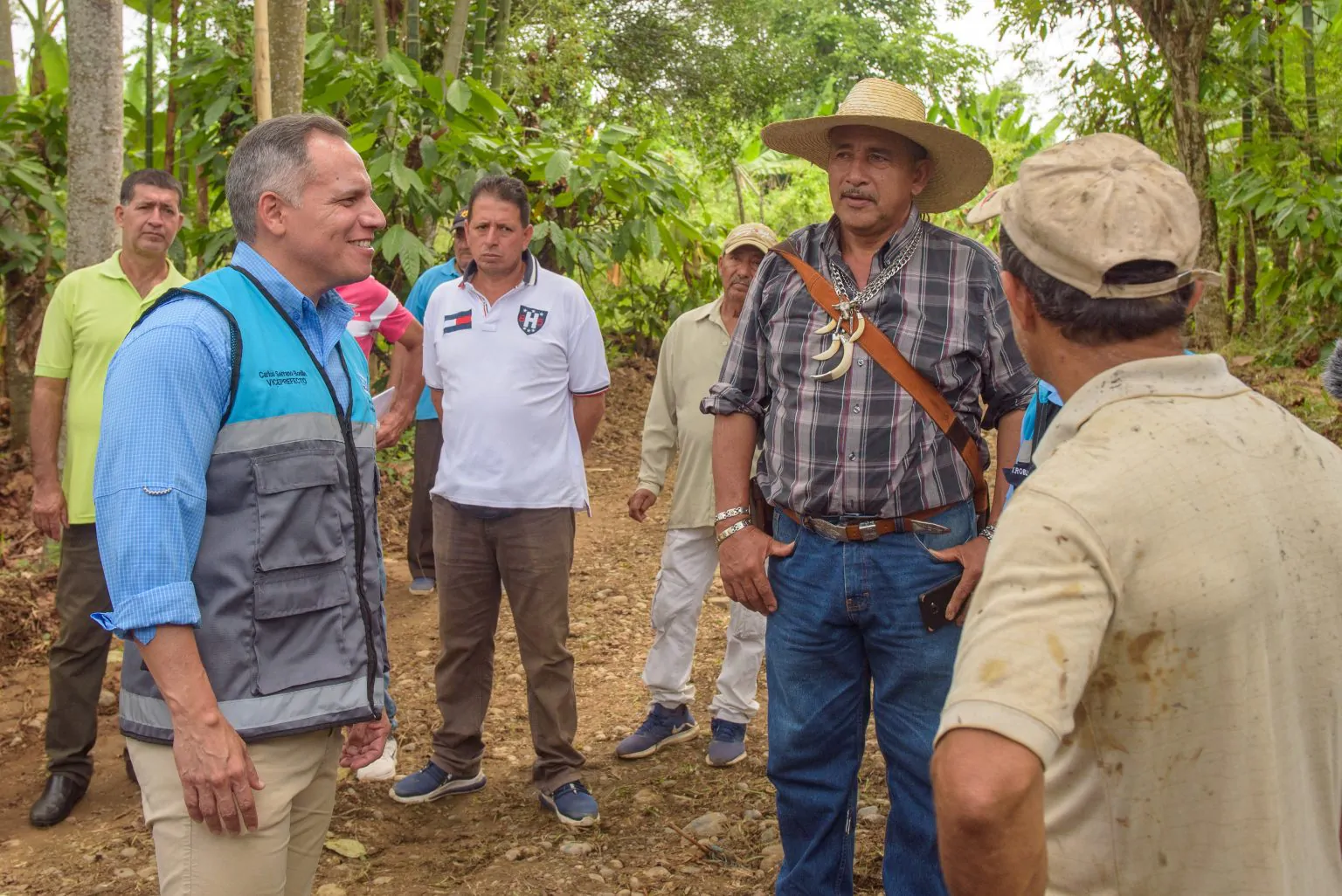 Prefectura del Guayas inicia reconformación vial en 23 recintos de Balzar