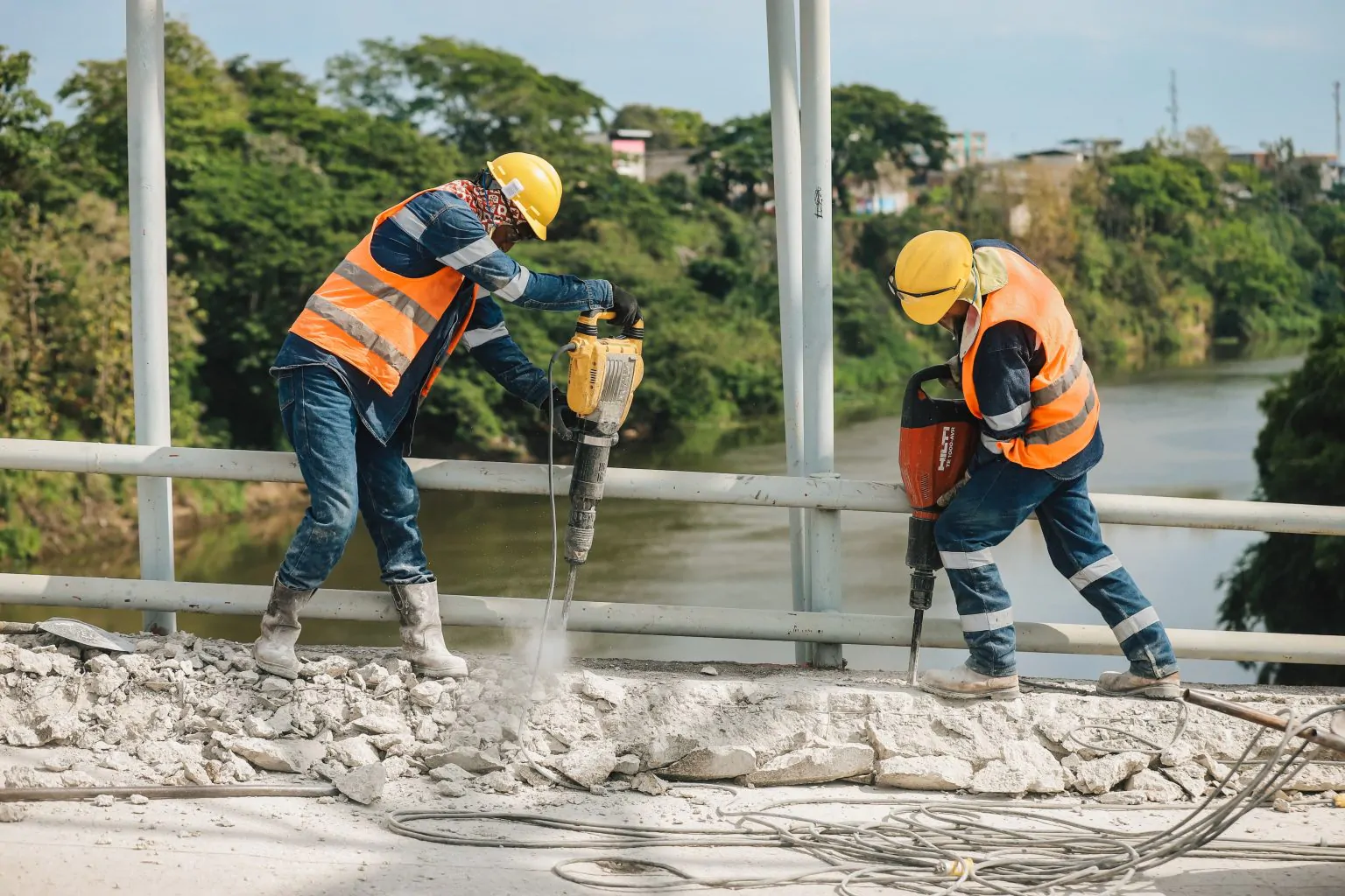 Prefectura del Guayas cierra el puente de Balzar por 120 días y activa segunda gabarra gratuita