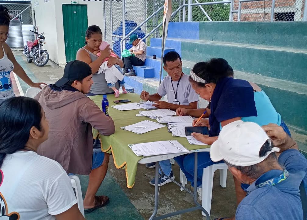 Vecinos de Los Manguitos reciben instrucciones para legalizar sus terrenos en Balzar