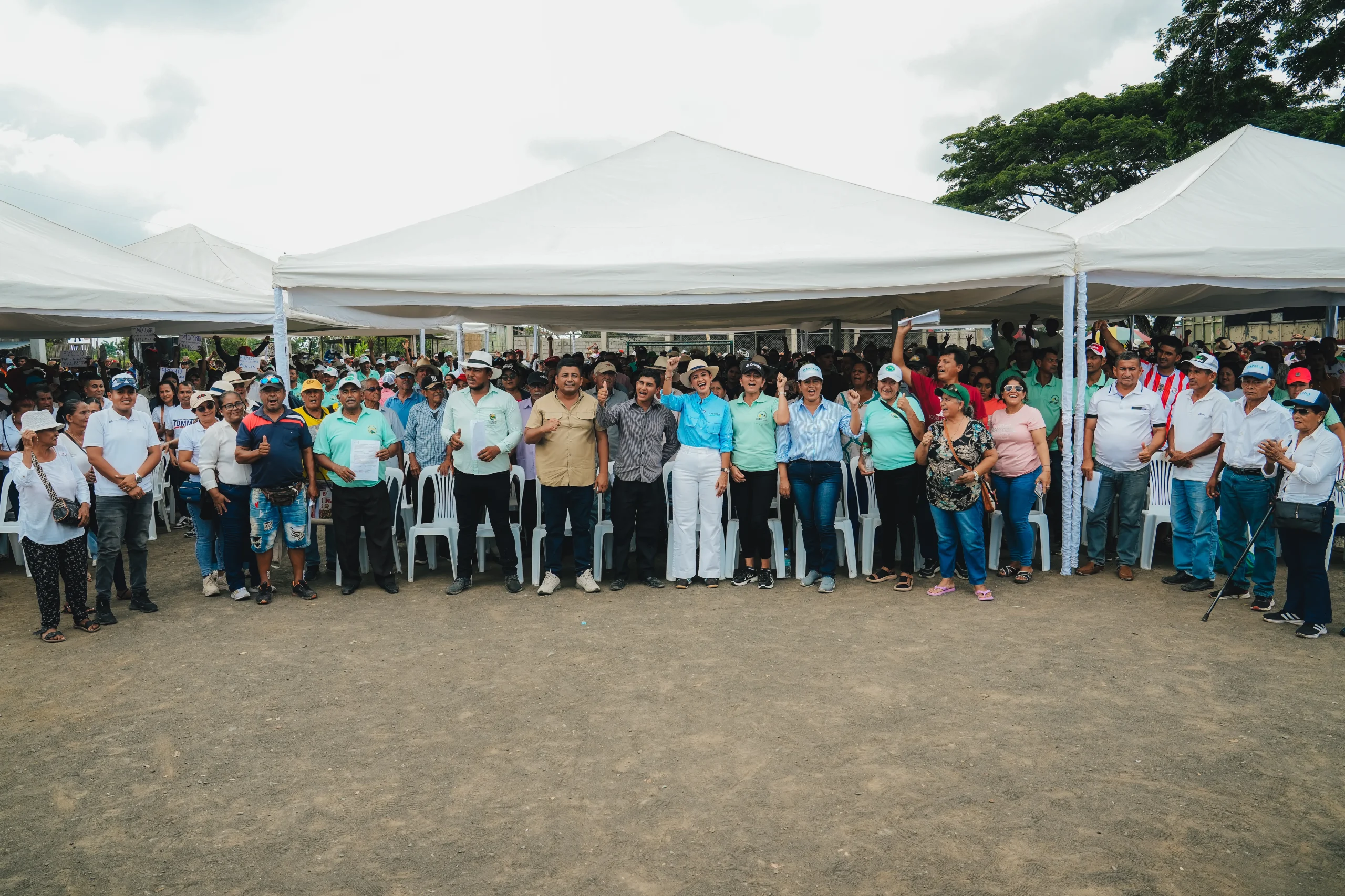 Prefectura entrega 1.400 semillas a agricultores de Colimes y Balzar