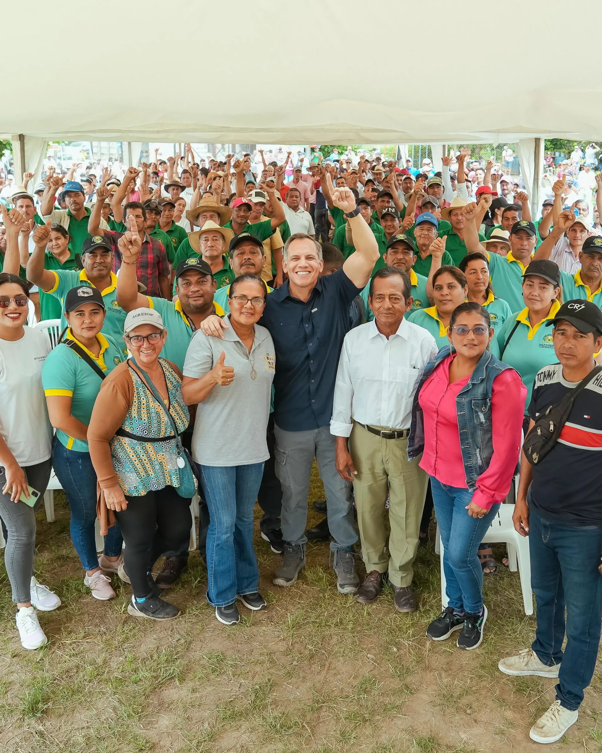 Prefectura del Guayas entrega semillas de arroz a 700 pequeños productores en Balzar