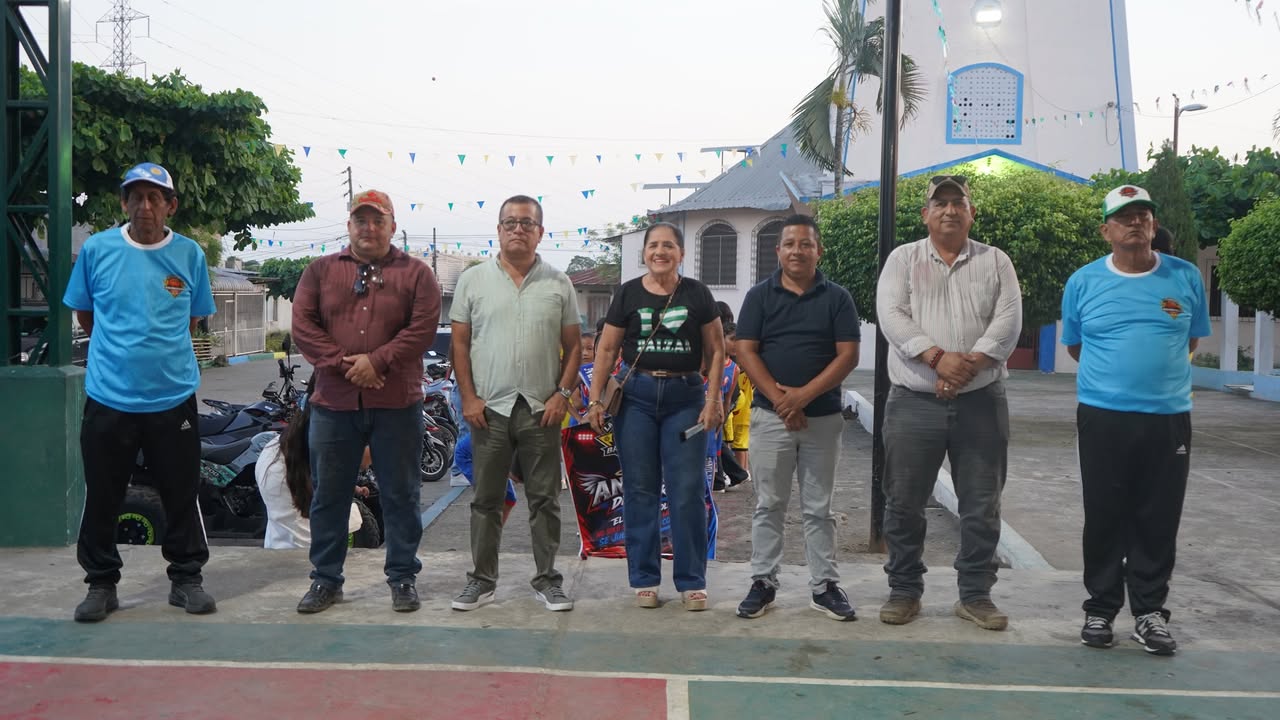 Alcaldesa Dolores Cabrera apoya el II Torneo de Baloncesto en Barrio Sucre